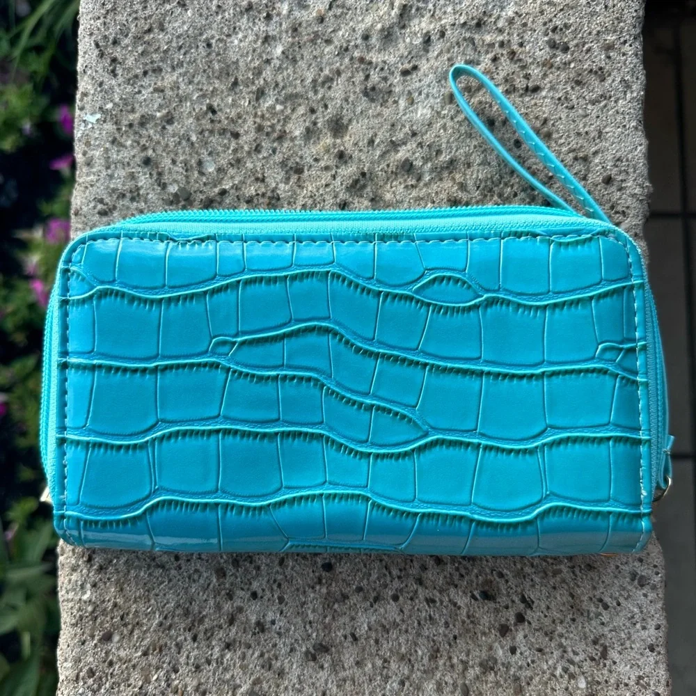 NWOT Michael Kors Turquoise Croc-Embossed Wristlet with Gold MK Logo